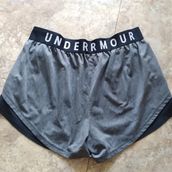 Under Armour Women's Play Up 3.0 Twist shorts, size 1X - Picture 3 of 10
